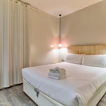 Montserrat Apartments By Gaiarooms-3