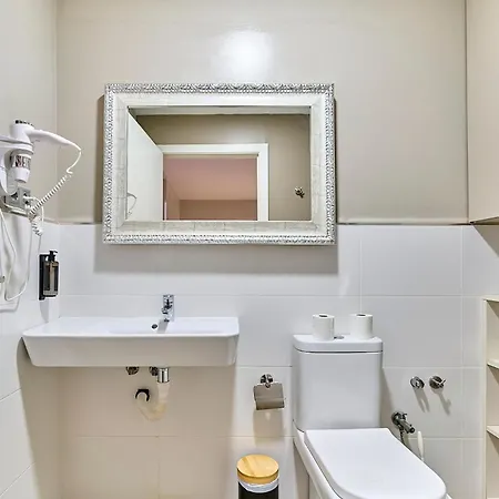 Montserrat Apartments By Gaiarooms-2